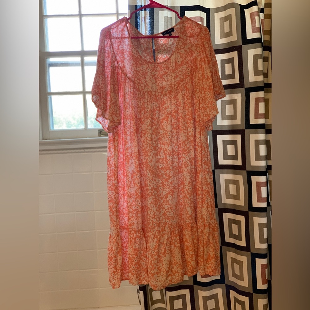 En Crème floral dress size 24, worn only once.